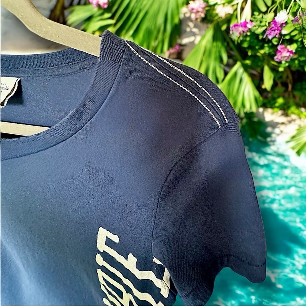 Vintage T-Shirt - Abercrombie and Fitch Graphic T-Shirt - Navy Abercrombie Top - Picture 9 of 15